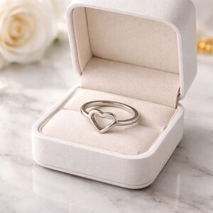 Chic Silver Heart Ring